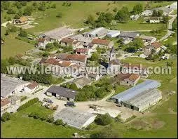 Nous passons au-dessus de Nançois-le-Grand. Village lorrain de l'arrondissement de Commercy, peuplé de 68 habitants, il se situe dans le département ...