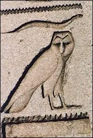 Parmi ces écritures, dans laquelle peut-on trouver le dessin d'une chouette ?