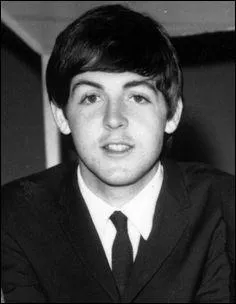 Quel âge avait Paul McCartney lors de sa première rencontre avec John Lennon ?