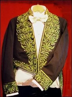 Qui a reçu le grand prix du Roman de l'Académie française, deux ans avant de devenir académicien, pour son livre "la Gloire de L'Empire" ?