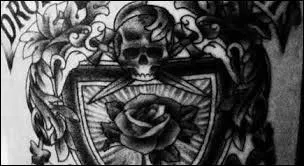 Je vous ai déjà parlé de ce groupe punk rock de Boston qui chante ''Rose Tattoo'' ? Je crois oui... Quel est son nom ?