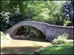 Le pont du Cheix-sur-Morge passe au-dessus de la rivière Morge, affluent de l'Allier. Où est ce pont, surnommé "le pont romain", alors qu'il date du Moyen-Age ?