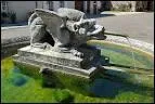 La commune d'Anjeurres abrite l'étrange fontaine "Peûte bête" (peute= sale ou puant). Elle date du XVIIIe siècle et l'animal sculpté qui crache son eau a des allures de dragon. Où est-elle ?