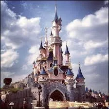 Le château des parcs Disney est devenu une véritable icône qui a servi de base au logo de Walt Disney. A quelle princesse appartient-il ?