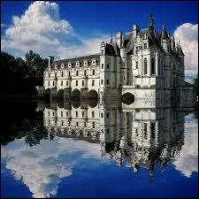 Quel est ce château, faisant partie des châteaux communément appelés les "châteaux de la Loire" ?
