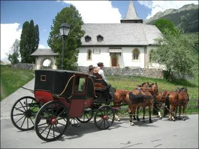 Voitures des familles royales et nobles des XVIIIe et XIXe siècles, véhicules de prestige jusqu'à la Seconde Guerre mondiale, ... étaient attelés à deux ou quatre chevaux.