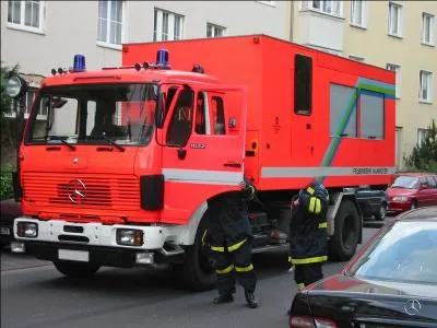 Quel est le modèle de cet ancien Mercedes ?