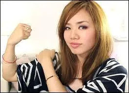 Qui est cette Youtubeuse beauté ?