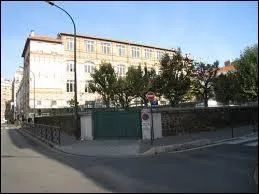 Comment se nomme cette école ?