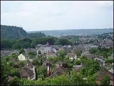 La commune Ardennaise de Fromelennes se situe en région ...