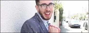 Il joue souvent le copain de Natoo c'est ...