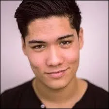 Il a une soeur jumelle nommée Melina Demeusy, c'est ...