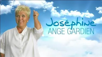 Dans "Jos&eacute;phine, ange gardien", comment Jos&eacute;phine fait-elle pour se d&eacute;placer sans bouger ?