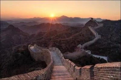 Alors, vous avez vu le travail, c'est pas du Bouygues, ça ! Mais au fait, qu'est-ce ?