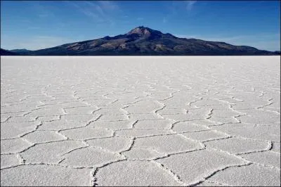 Ce paysage d'Uyuni, en Bolivie, est exceptionnel : mais de quoi est-il fait ?