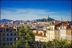 Comment se nomme cette ville ?