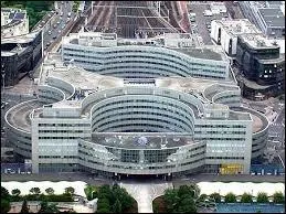 ''Et sur le boulevard Montparnasse 
La gare n'est plus qu'une carcasse"
Si vous prenez un TGV à la gare Montparnasse vous irez vers --------- de la France.