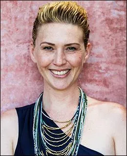 C'est la ''love-coach'', elle leur apprend à aimer et à se remettre en question. Quel est le nom de cette personne ?