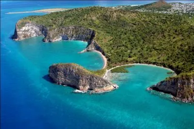 Une des iles citées ne se situe pas dans l'océan Pacifique. Laquelle ?