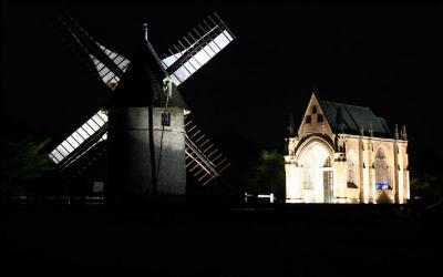 Le mont des Alouettes culmine à 232 mètres sur cette commune de Vendée. Ses moulins à vent ont été utilisés comme moyen de communication pendant les guerres de Vendée. Où peut-on visiter celui qui fonctionne encore ?
