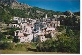 La commune pacaïenne de Toudon se situe dans le département ...
