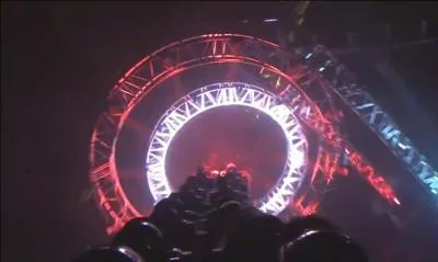 Les projecteurs du ride changent de couleurs en fonction de la couleur du soundtracker.