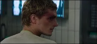 Qui va parler à Peeta en premier ?