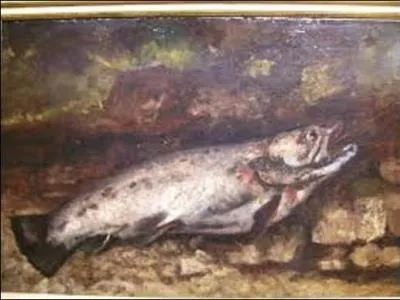 Huile sur toile peinte en 1873, cette nature morte appelée "La truite", est l'uvre d'un peintre réaliste. Créant cette peinture alors qu'il séjourne dans sa Franche-Comté natale, après avoir purgé six mois de prison pour avoir participé à la Commune, en 1871, cet artiste s'apprête à cette époque à s'exiler en Suisse où il décédera en 1877. Mais quel est le nom de ce dernier ?