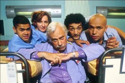 Qui a pour réplique récurrente : « Dis-moi pas que c'est pas vrai », dans la série française H ?