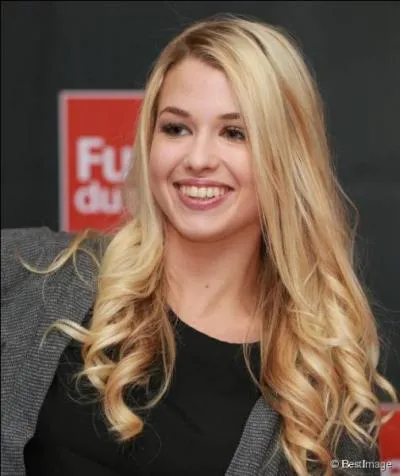 Combien poss&egrave;de- t-elle de cha&icirc;ne(s) Youtube en 2015 ?