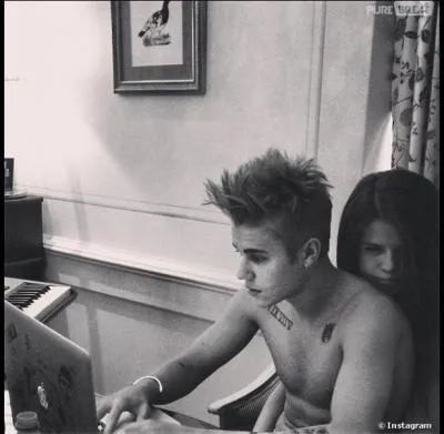 Avec qui Bieber a-t-il entretenu une longue relation ?