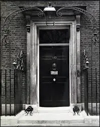 Qui vit au 10 Downing Street, dans la Cité de Westminster à Londres ?