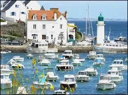 Dans quel département français se situe Belle-Île-en-Mer ?