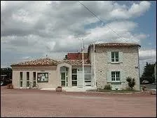 Nous allons nous promener dans le Périgord Pourpre. Je vous emmène à la découverte Montazeau, village situé en région ...