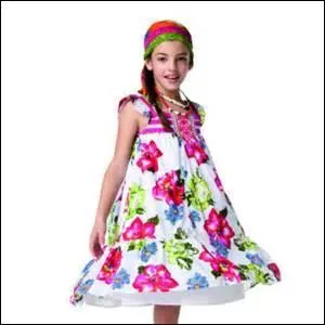 Quand jolie exprime la grâce et la recherche dans une fraîche tenue vestimentaire, quelle proposition conviendra ?