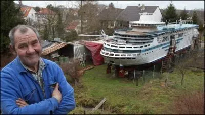 Quel ancien mineur des Houillères du bassin lorrain a construit une réplique du "Majesty of the Seas" au 1/8 ?