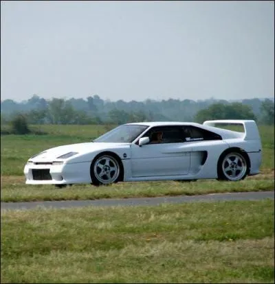 Dans la série "ces bolides qu'on ne voit pas passer", voici la Venturi 400. Pourquoi 400, me direz-vous ?