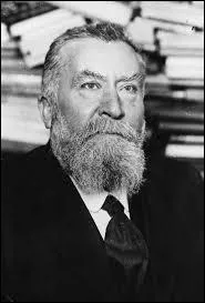 Homme politique français, tué de deux coups de feu par un étudiant nationaliste déséquilibré, Raoul Villain, alors qu'il dînait au Café du Croissant, rue Montmartre :