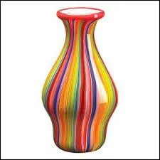 Un vase est un récipient. C'est aussi...