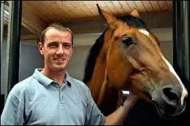 De qui s'agit-il ? (voir photo)