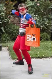 Dans l'épisode d'Henry Danger « Halloween », en quoi est déguisé Jasper ?