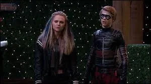 Dans l'épisode des « Tags Toutou », comment s'appelle la fille Tags Toutou qu'embrasse Henry ?