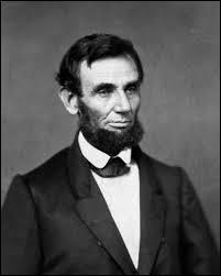 Seizième président des Etats-Unis, il est assassiné alors qu'il est au théâtre par John Wilkes Booth, un sympathisant sudiste :