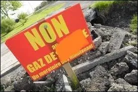 Depuis ces dernières années, l'éventuelle exploitation de ce gaz en France fait grand débat. Ce gaz naturel, contenu dans des roches riches en matières organiques, porte le nom de :