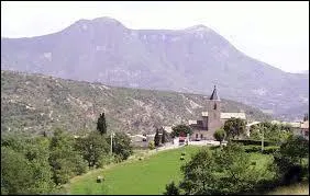 Le village Bas-Alpin de Champtercier se situe en région ...