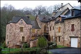 Petit village de 98 habitants, dans l'arrondissement de Millau, La Capelle-Bonance se situe en région ...