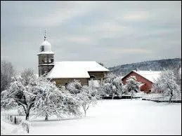 Voici le village Jurassien de Meussia sous la neige. Il se situe en région ...