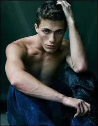 Avec qui sort-elle ?