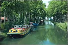 Le canal du Midi est un canal qui relie la Garonne à la mer...