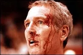 Quel sport pratique Paul Newman dans ''La Castagne'' ?